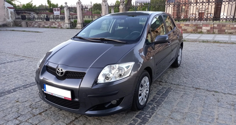 Toyota Auris cena 19900 przebieg: 139970, rok produkcji 2007 z Starachowice małe 137